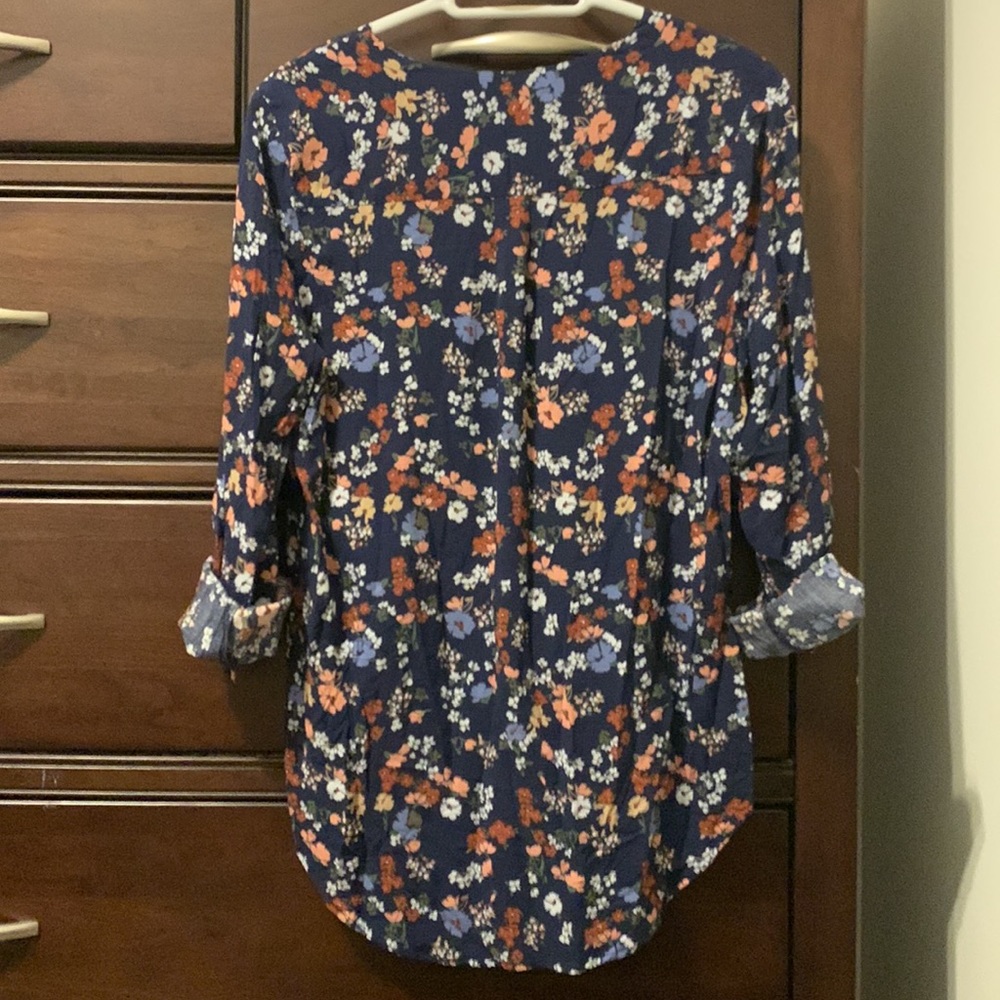 Brina & Em Lemmy v-neck top - Picture 6 of 10